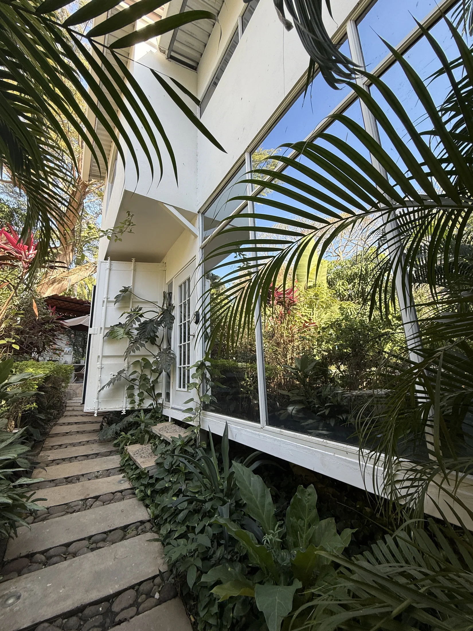 Private pool and garden